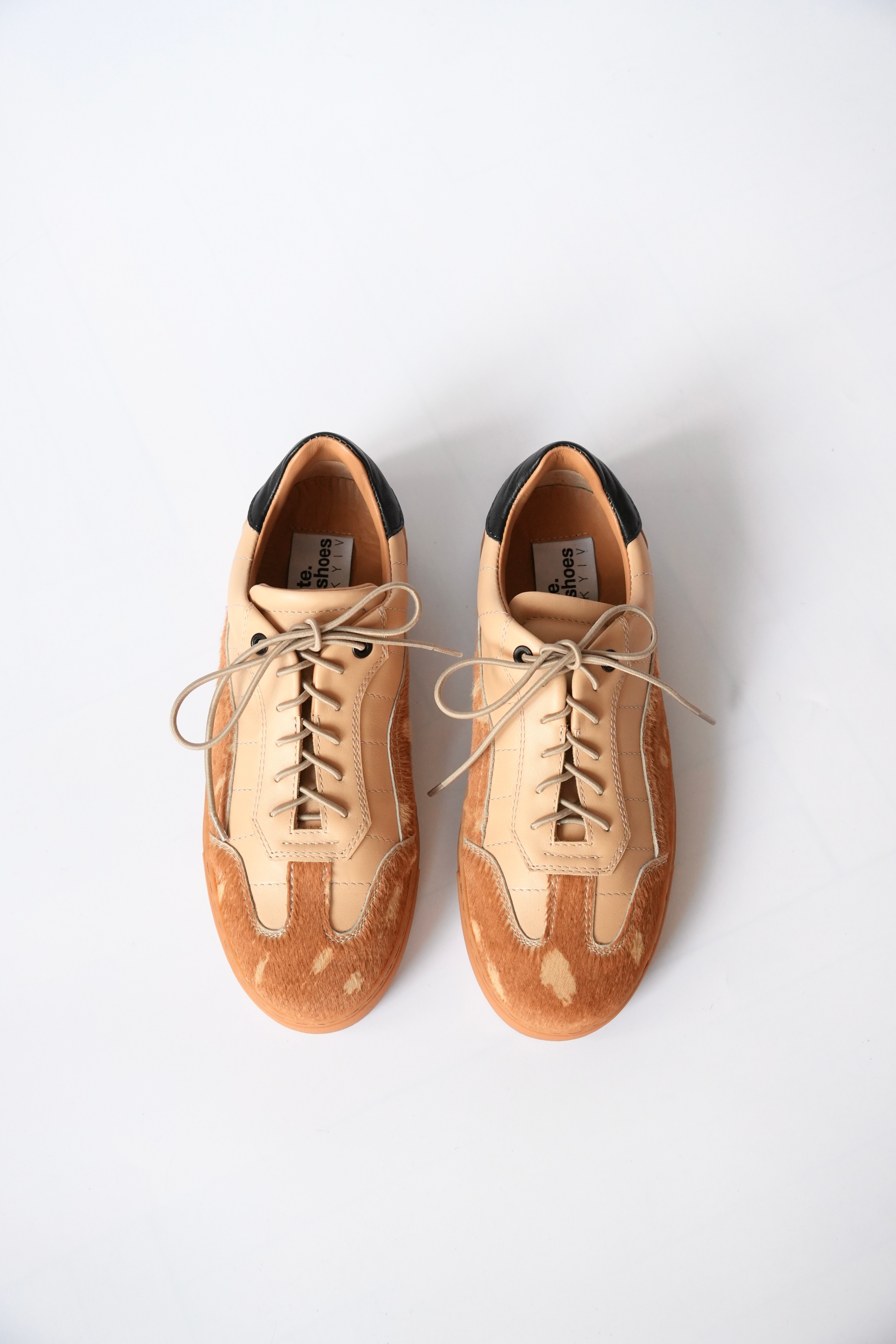 Unisex-sneakers-CityGuide