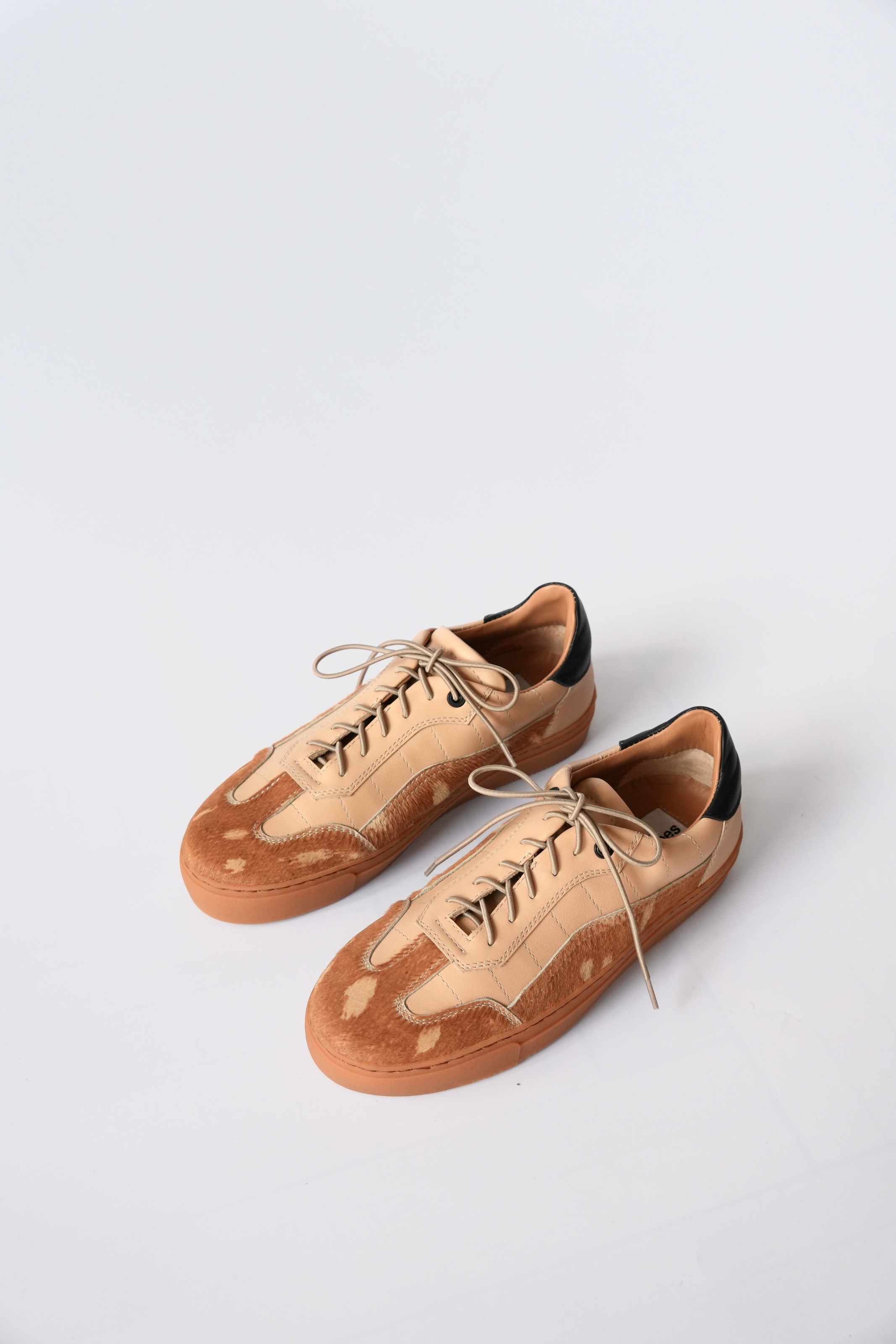 Unisex-sneakers-CityGuide