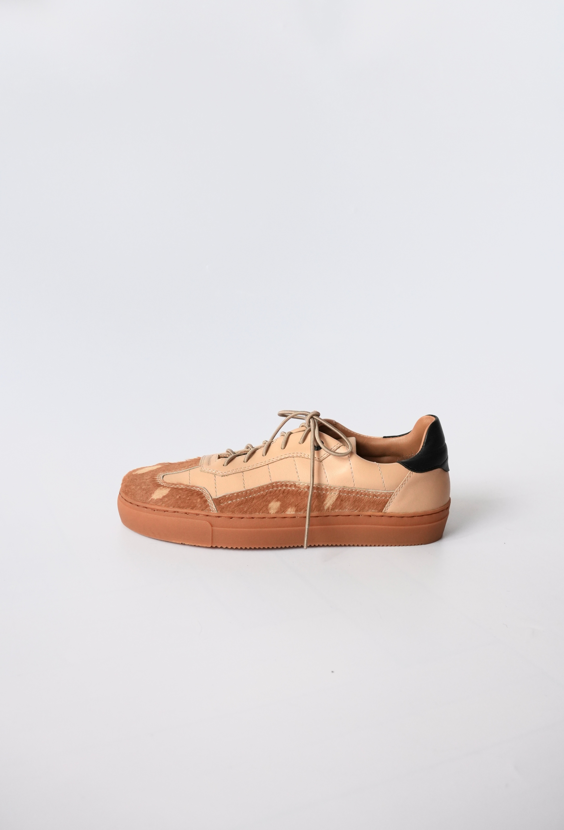 Unisex-sneakers-CityGuide