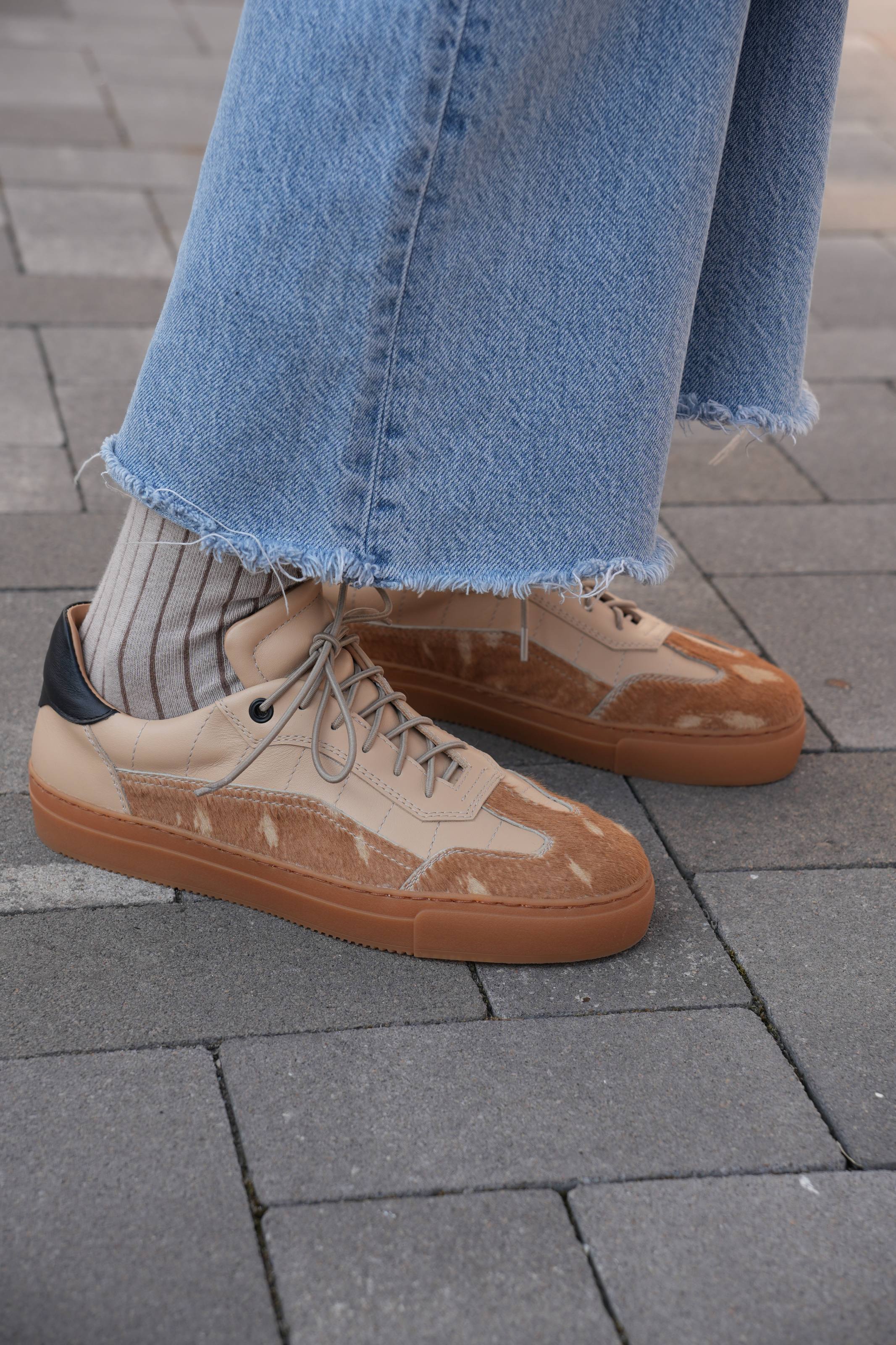 Unisex-sneakers-CityGuide